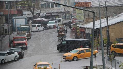 Van’a mayıs ayında lapa lapa kar yağdı! Önce sağanak sonra dolu vurdu 24